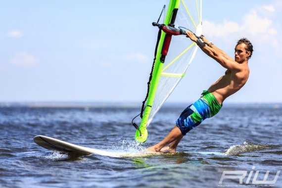 kingii-wearable-on-windsurf-2